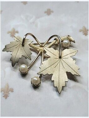 Vintage Sarah Coventry Gold Tone Faux Pearl Grapevine Brooch